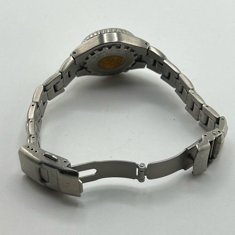 Columbia Wristwatch Black Round Face Stainless Steel Band Date Indicator 580